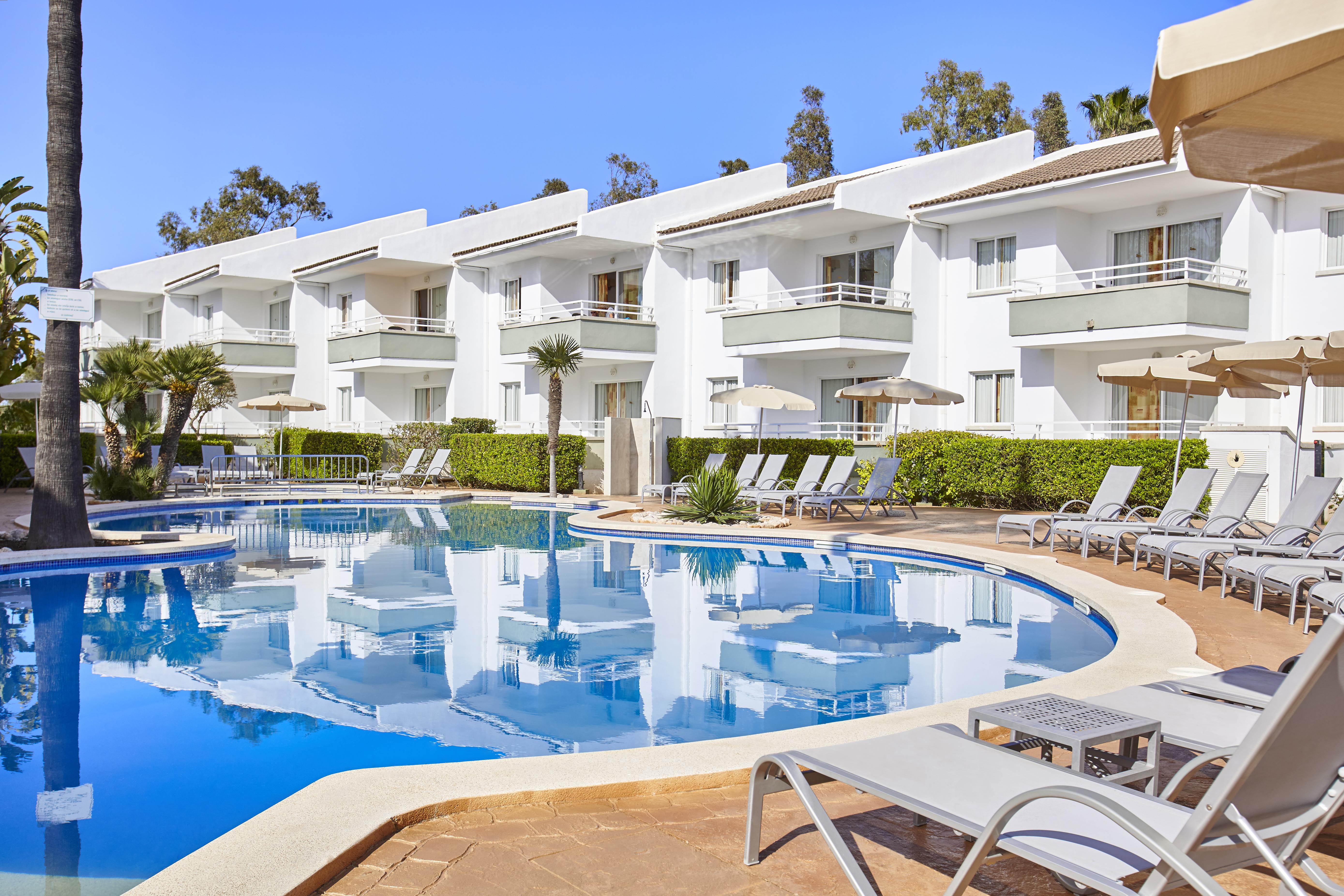 Universal Aparthotel Elisa Playa de Muro  Exterior foto