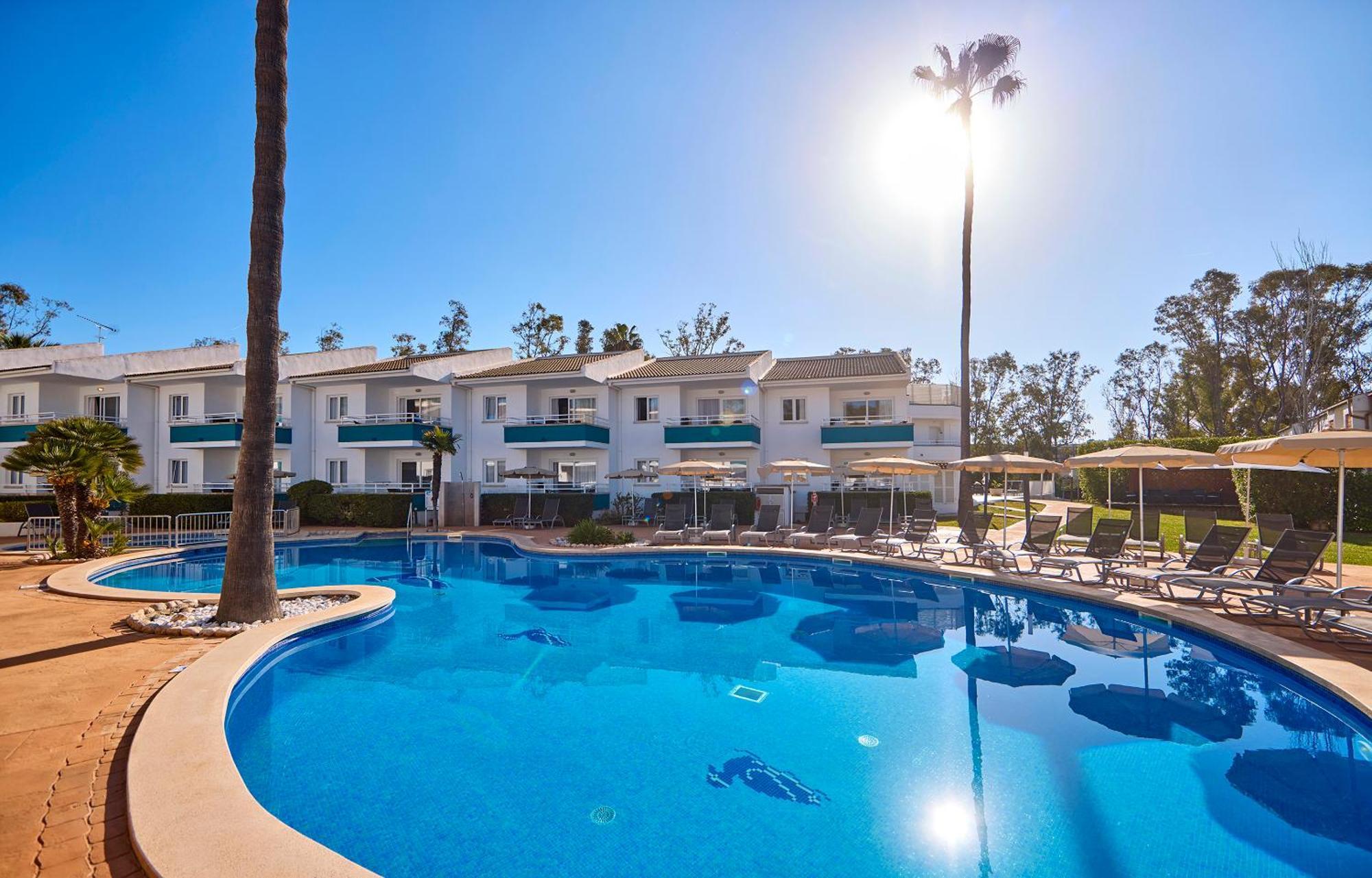 Universal Aparthotel Elisa Playa de Muro  Exterior foto
