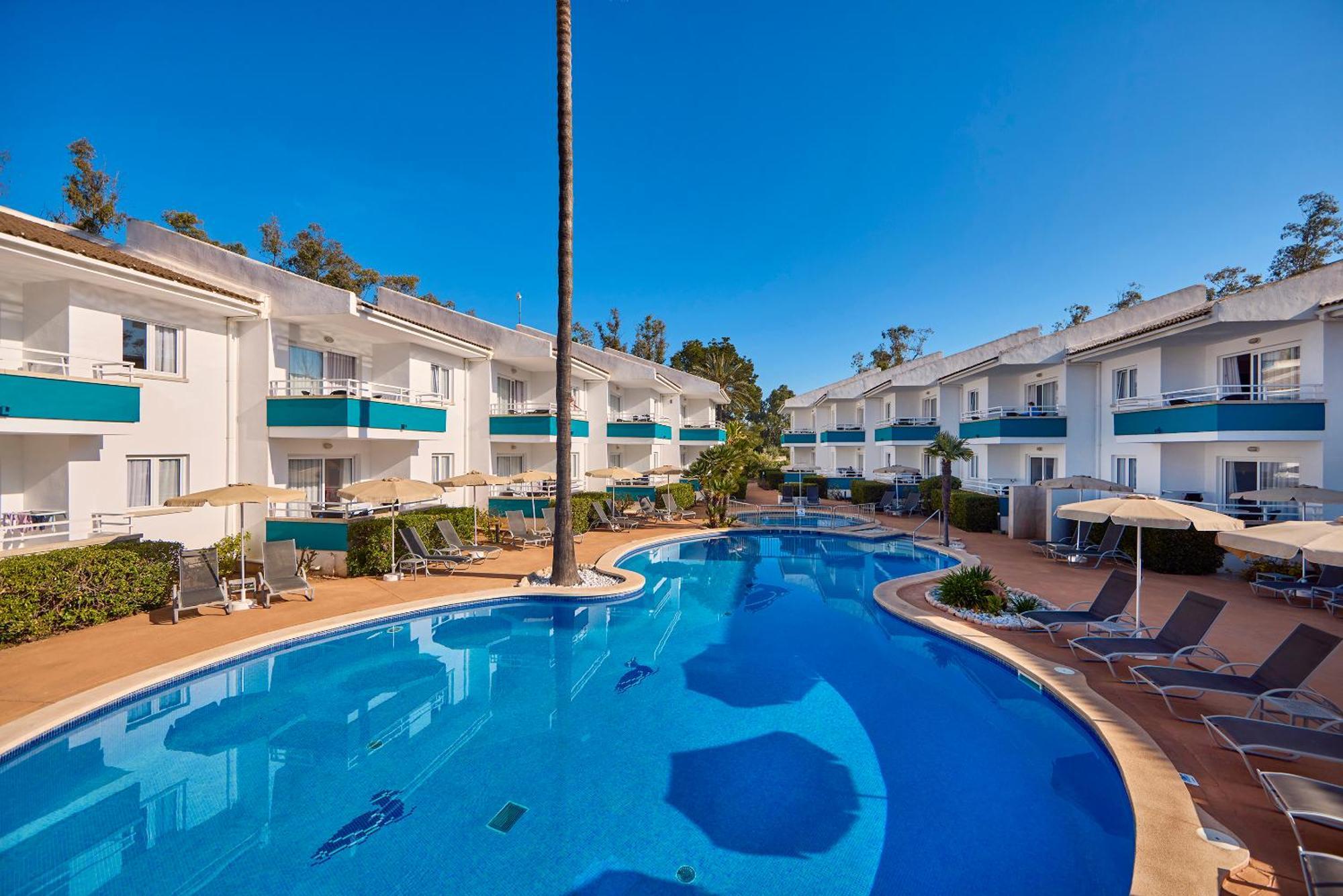 Universal Aparthotel Elisa Playa de Muro  Exterior foto